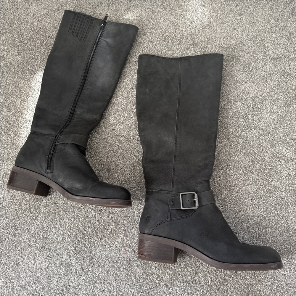 Lucky Brand Black Heeled Boots with Chunky Heel and Rounded Toe